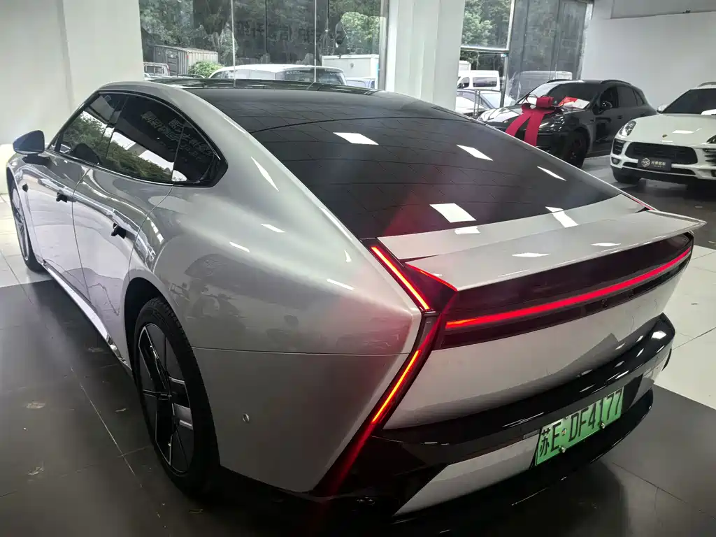 XPeng P7 — миниатюра 9