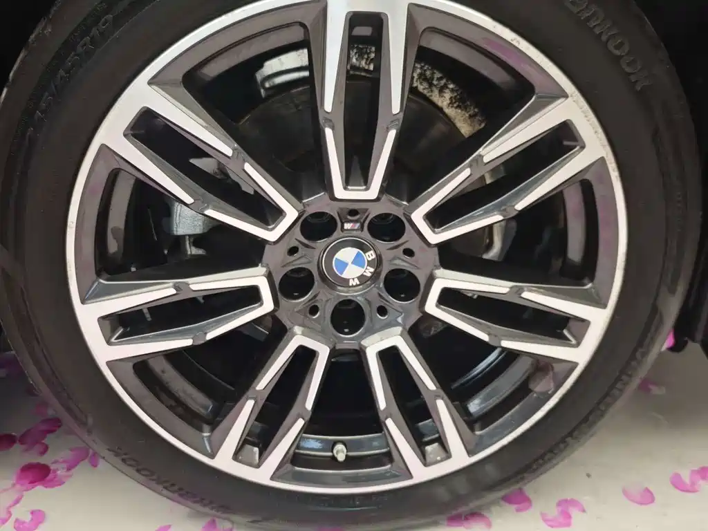 BMW 5 Series — миниатюра 13