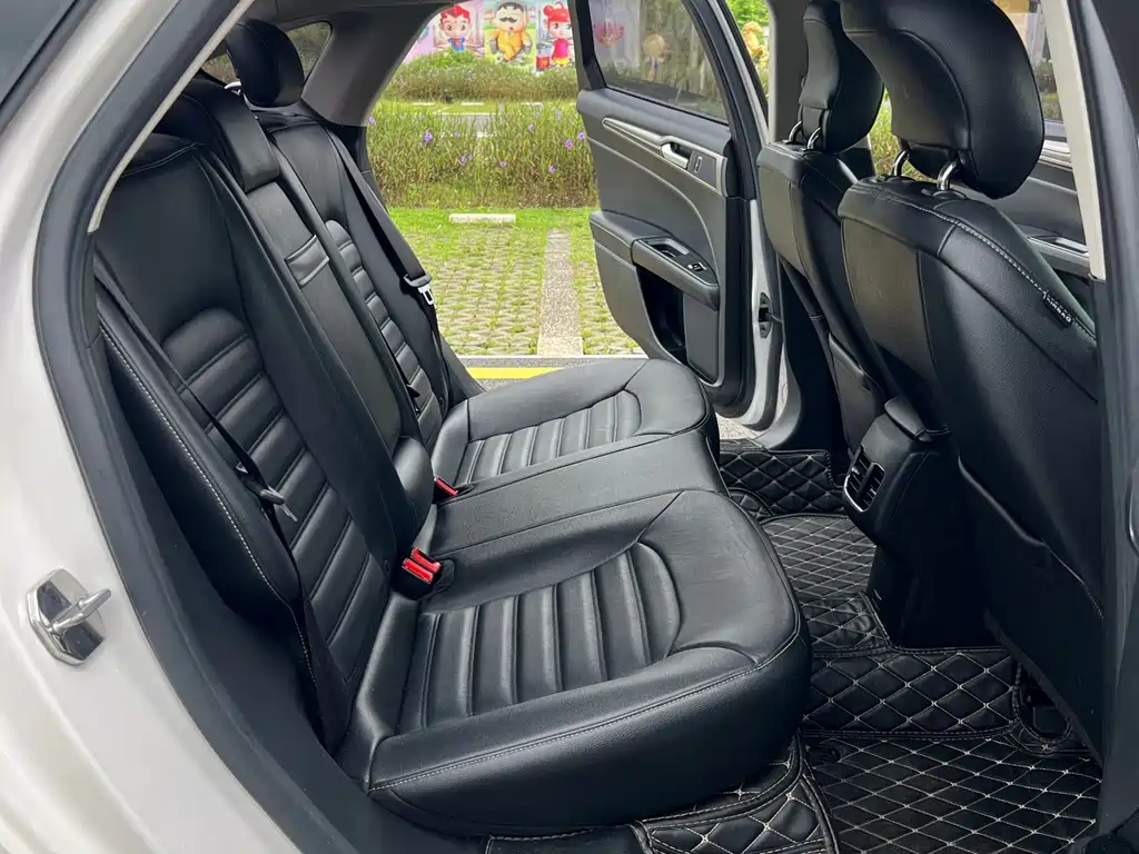 Ford Mondeo — миниатюра 6