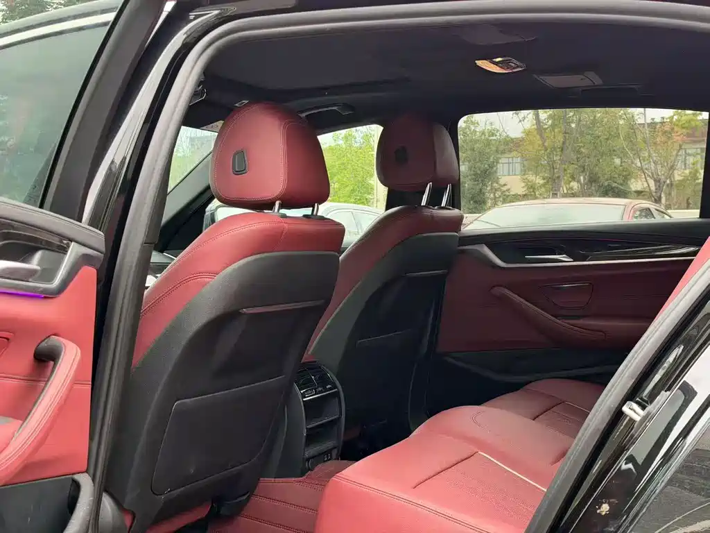BMW 5 Series — миниатюра 6