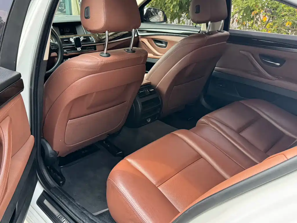 BMW 5 Series — миниатюра 5