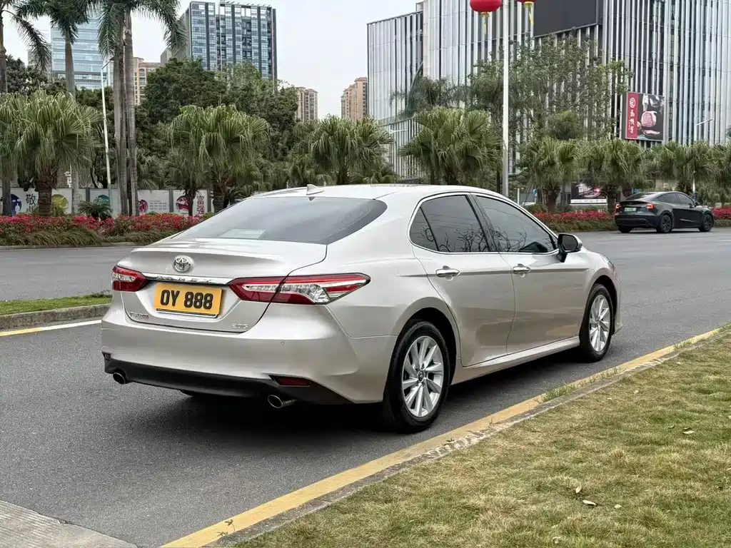 TOYOTA CAMRY