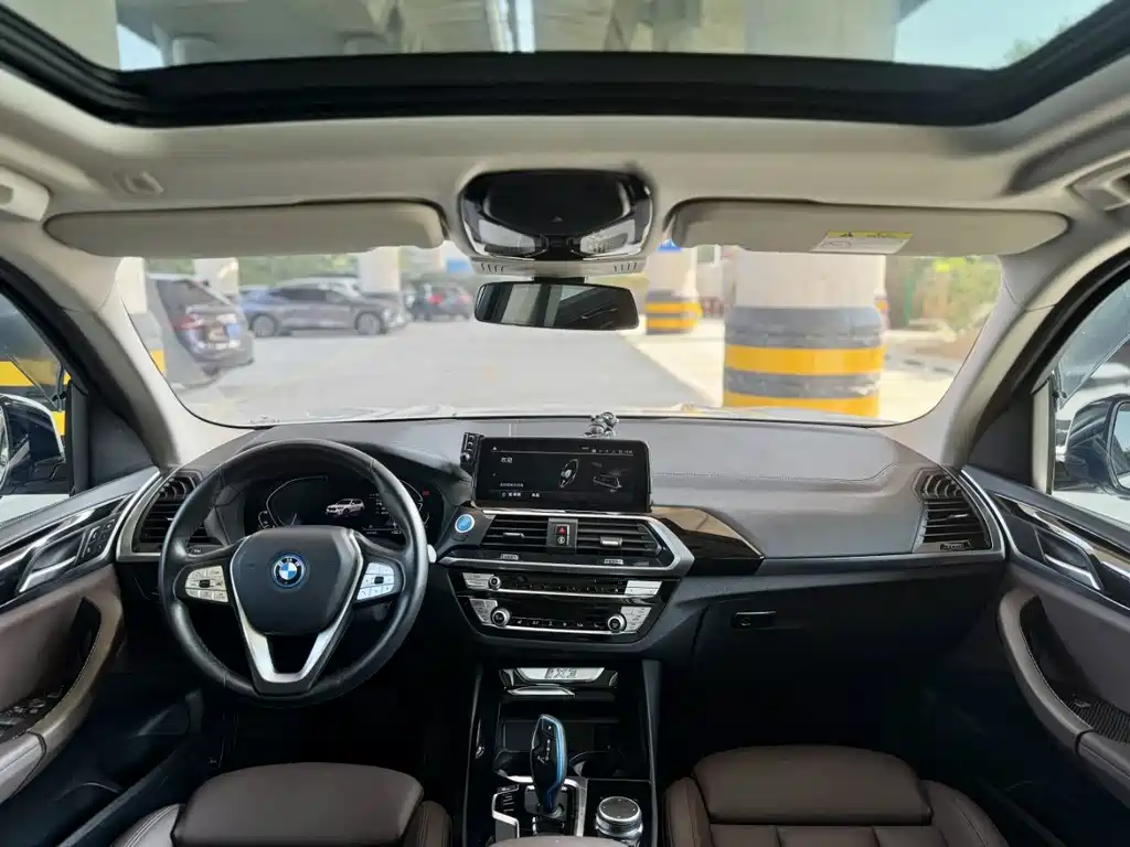 BMW iX3 — миниатюра 8