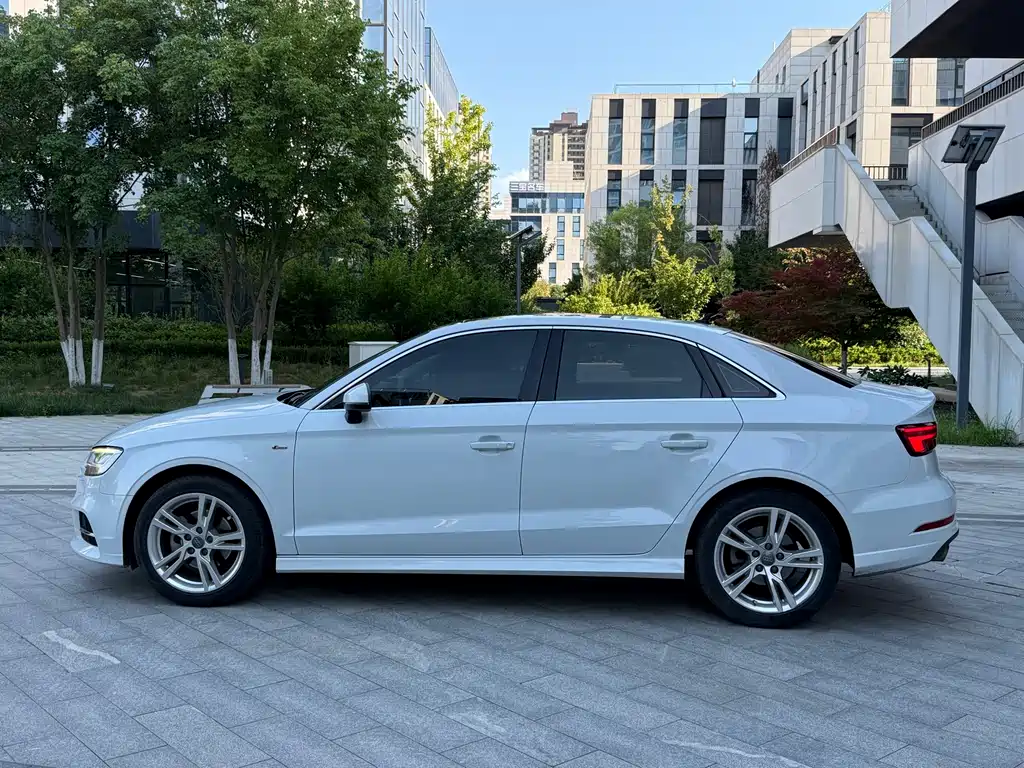 Audi A3 2019 Limousine 35 TFSI Fashion V