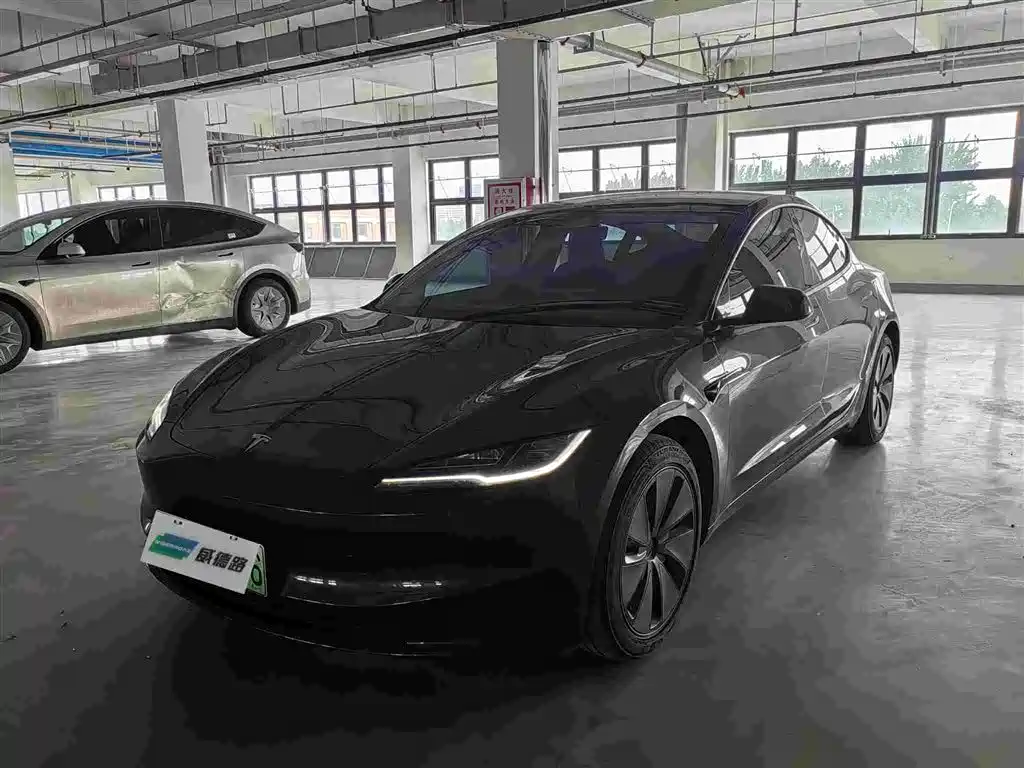 Tesla Model 3 2025 RWD Drive Dynamic Edition