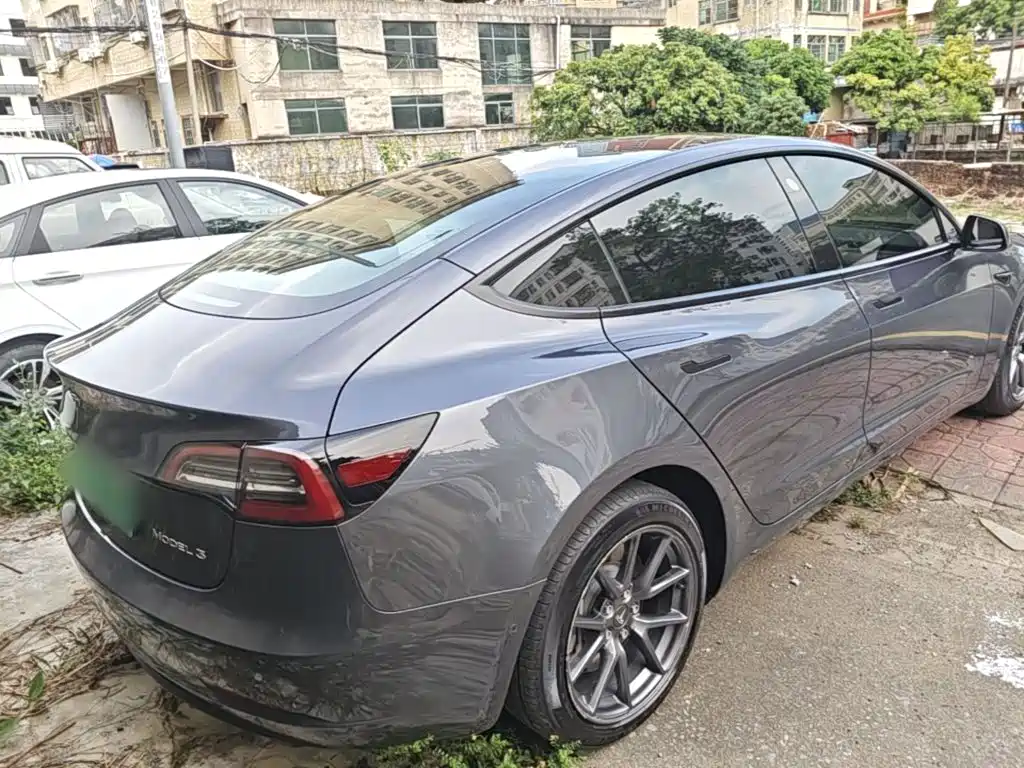 Tesla Model 3 — миниатюра 7