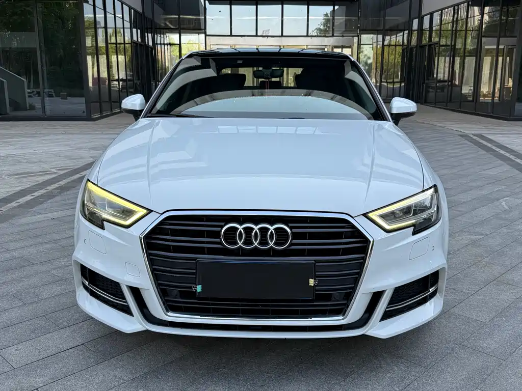 Audi A3 2019 Limousine 35 TFSI Fashion V