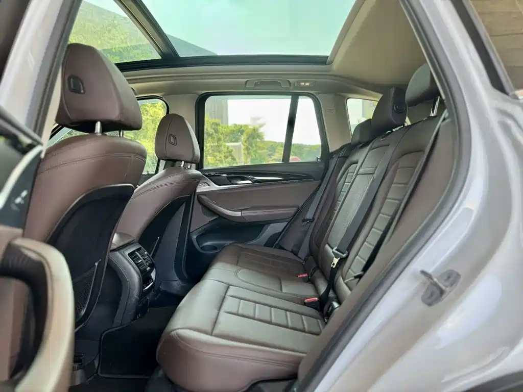 BMW iX3 — миниатюра 7