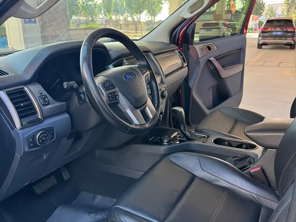 Ford Everest — миниатюра 4
