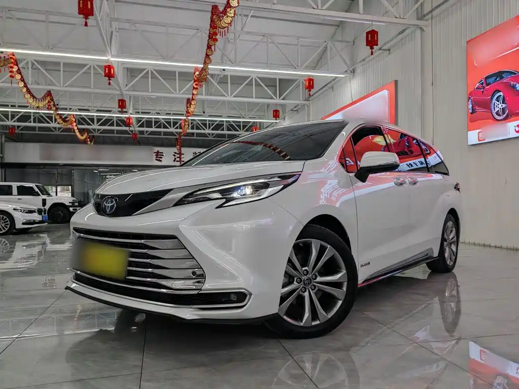 Toyota Sienna — миниатюра 2