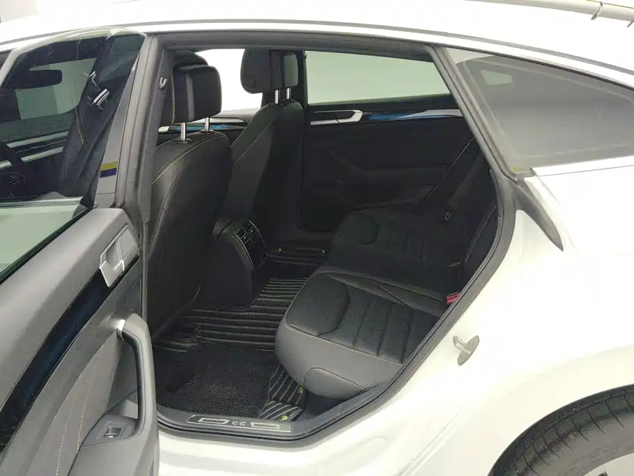 Volkswagen CC — миниатюра 11