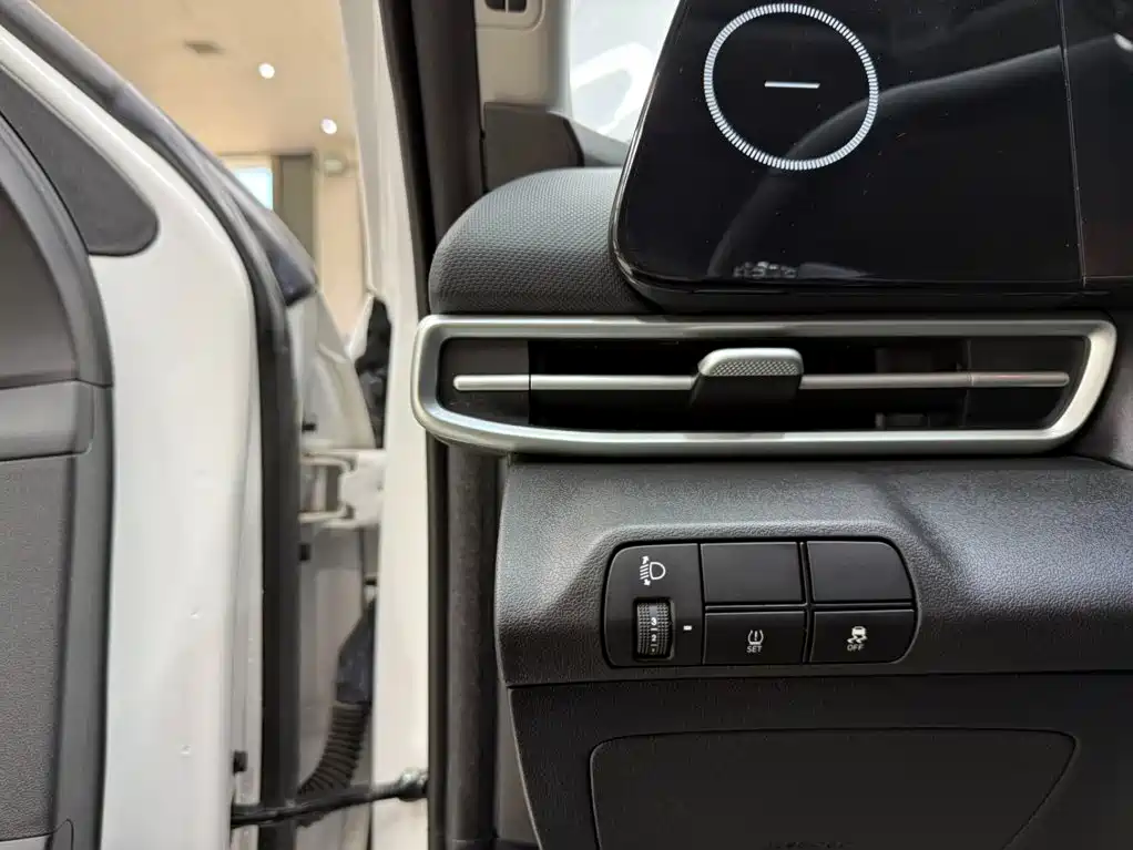 Hyundai Elantra — миниатюра 9