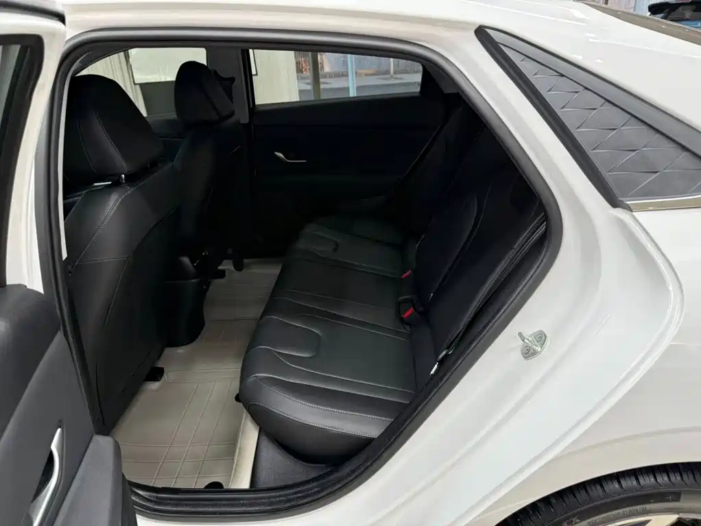 Hyundai Elantra — миниатюра 18