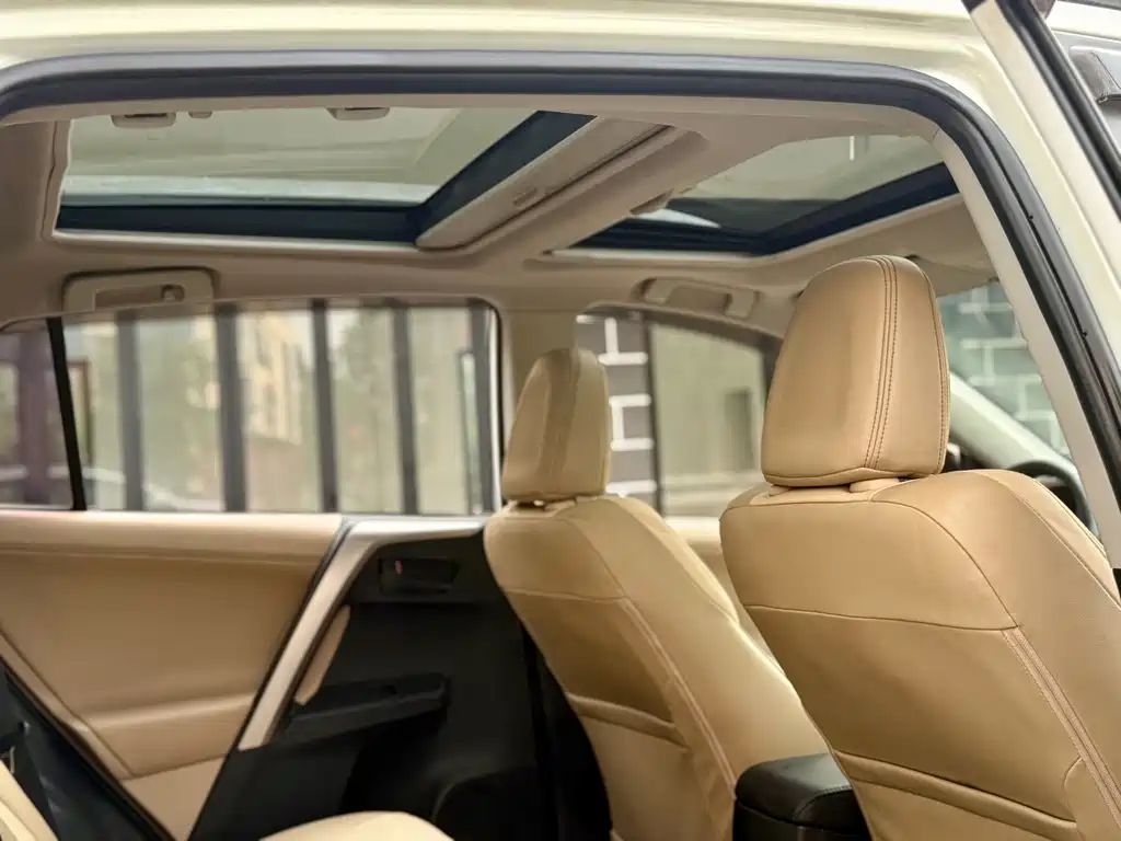 Toyota RAV4 — миниатюра 15