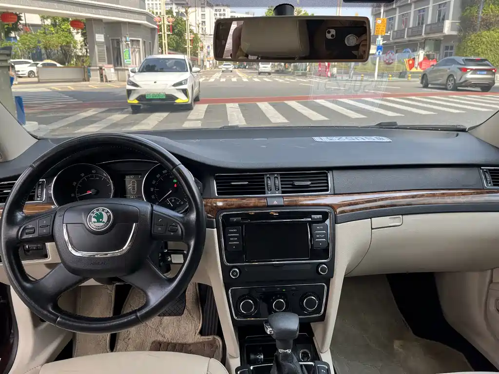 Skoda Superb — миниатюра 4