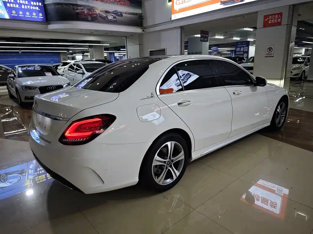 Mercedes-Benz C-Class — миниатюра 5