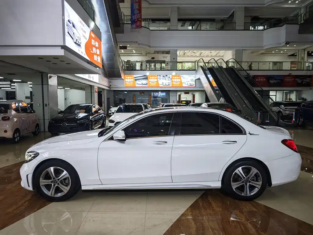 Mercedes-Benz C-Class — миниатюра 3