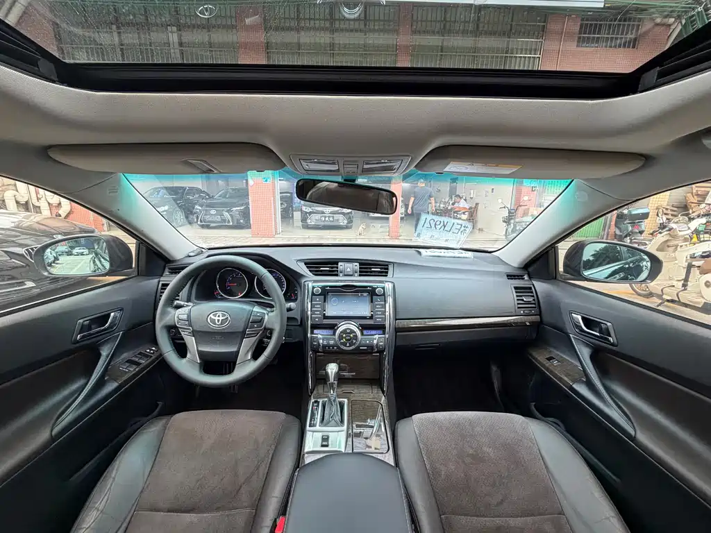 Toyota Reiz 2013 2.5V