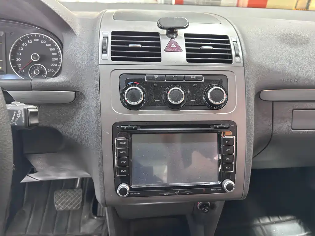 Volkswagen Touran — миниатюра 13