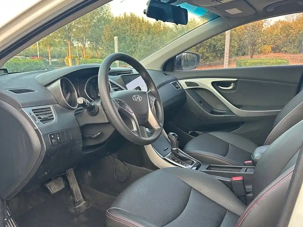 Hyundai Elantra Langdong — миниатюра 8