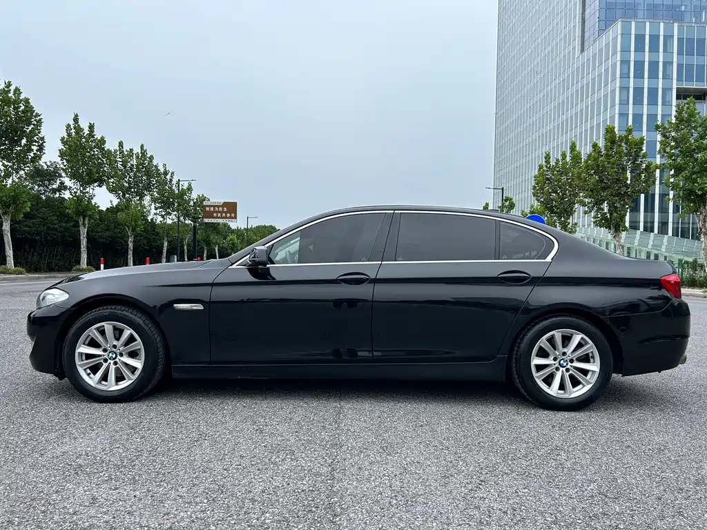 BMW 5 Series — миниатюра 3