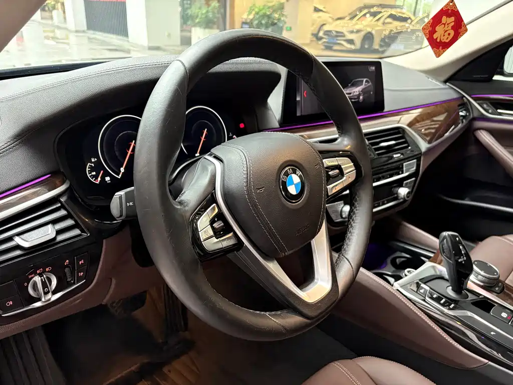 BMW 5 Series — миниатюра 7