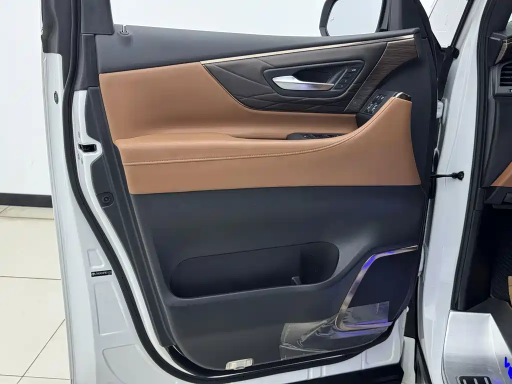 Toyota Vellfire — миниатюра 15