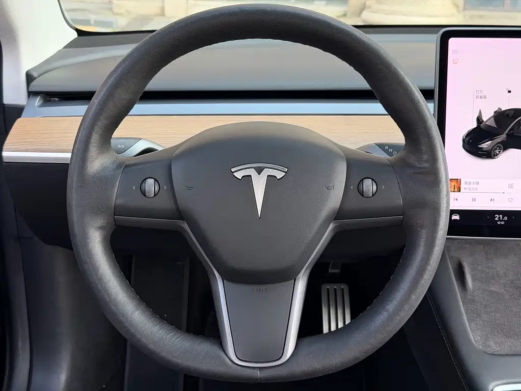 Tesla Model 3 — миниатюра 6