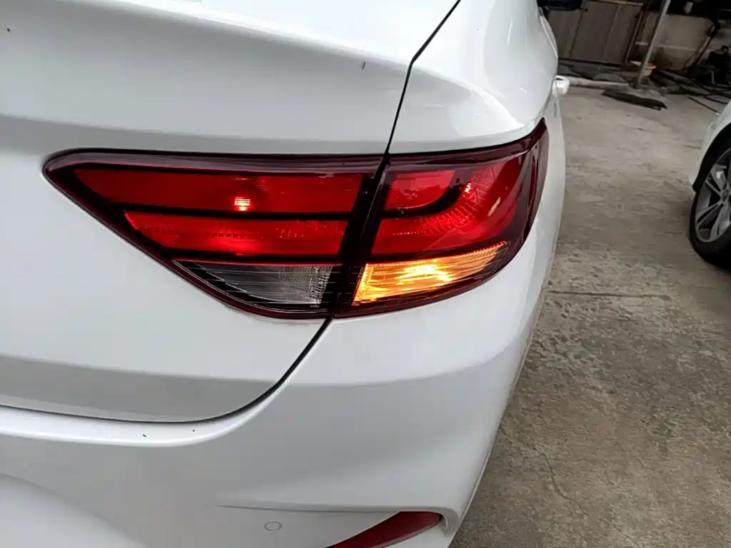 Hyundai Elantra — миниатюра 8