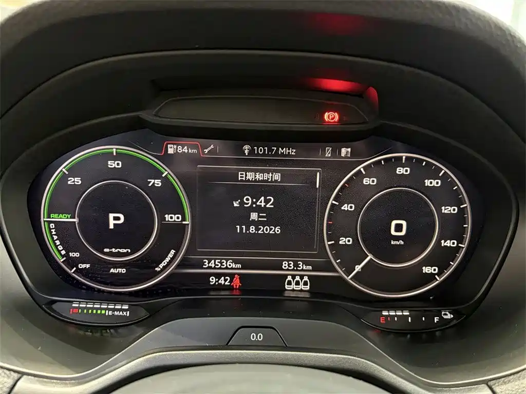 Audi Q2L e-tron - фото 10