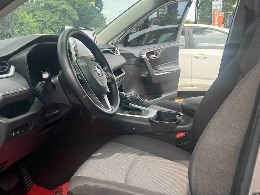 Toyota RAV4 — миниатюра 15
