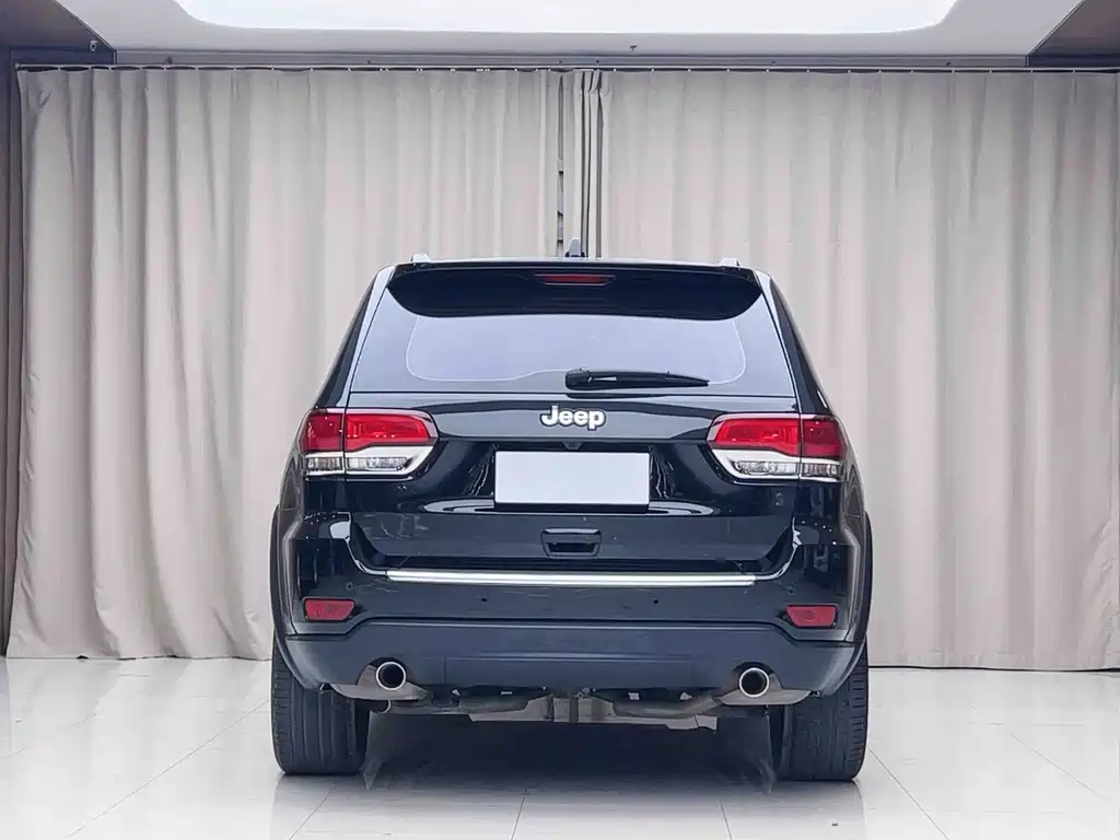 Jeep Grand Cherokee (Import) — миниатюра 17