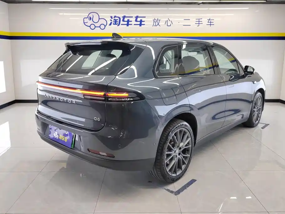 ZERO-RUNNING CAR ZERO RUN C10