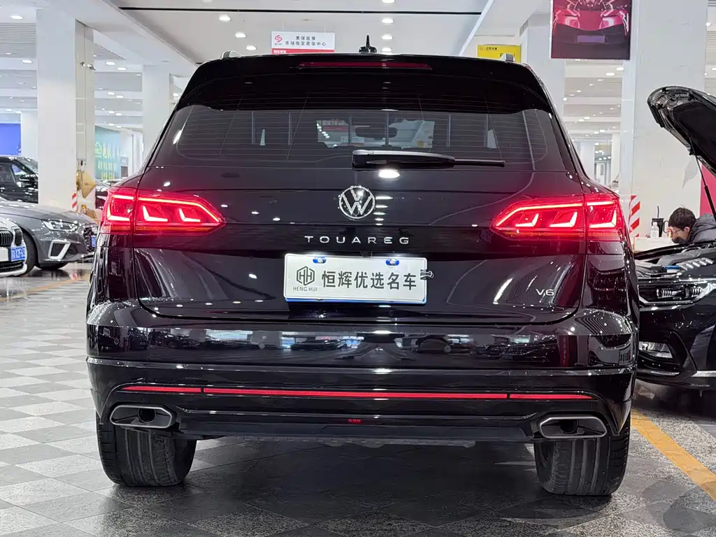 VOLKSWAGEN TOUAREG