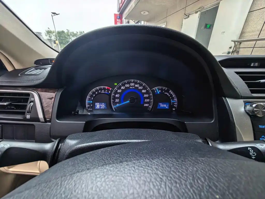 Toyota Camry — миниатюра 10