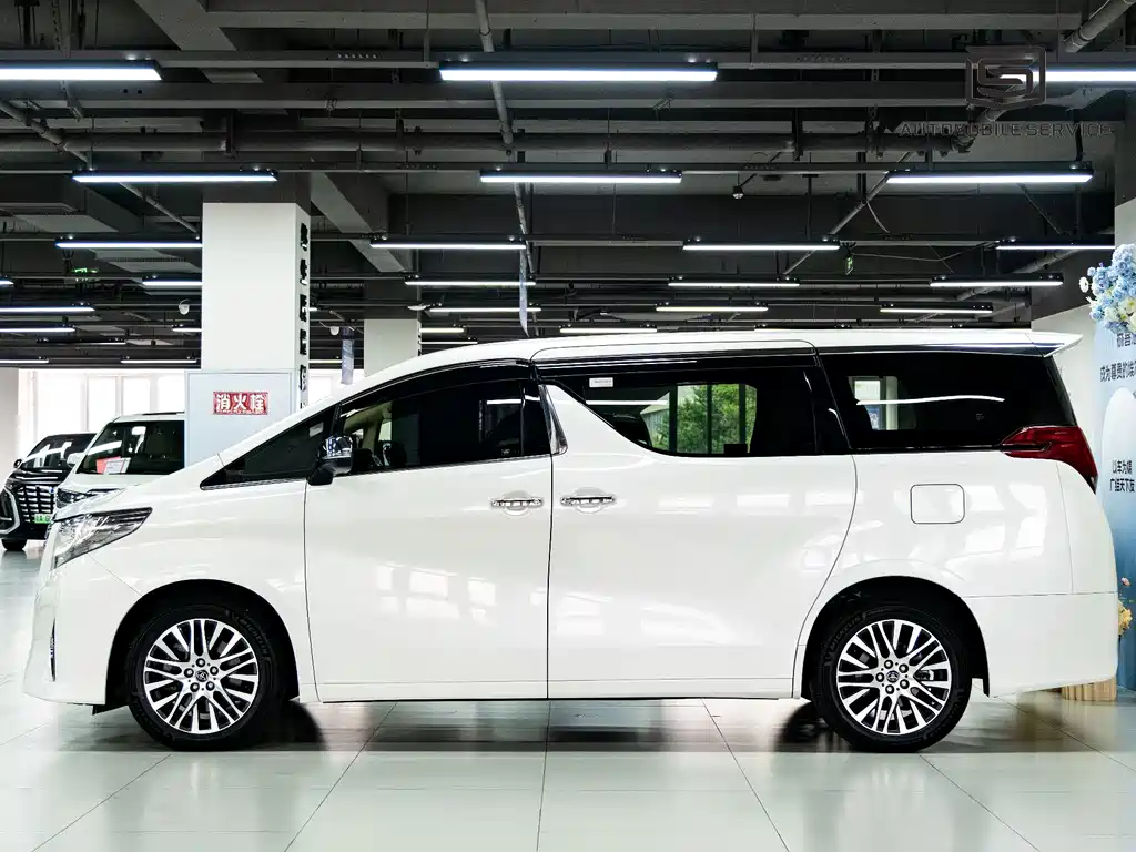 Toyota Alphard — миниатюра 3