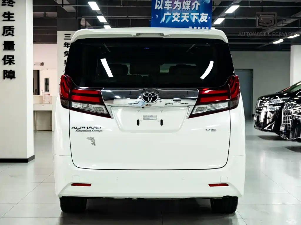 Toyota Alphard — миниатюра 4