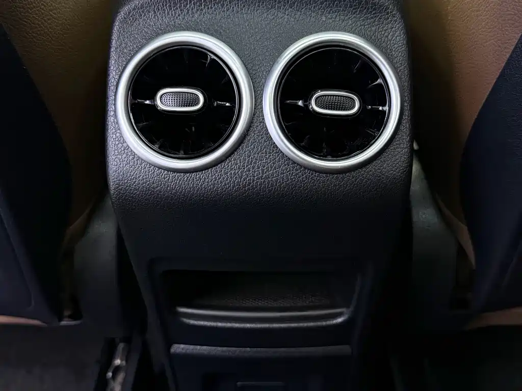 Mercedes-Benz GLB — миниатюра 16