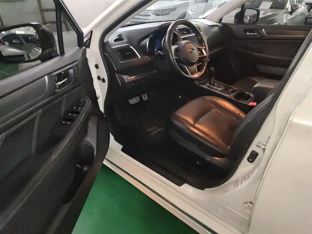 Subaru Legacy - фото 12