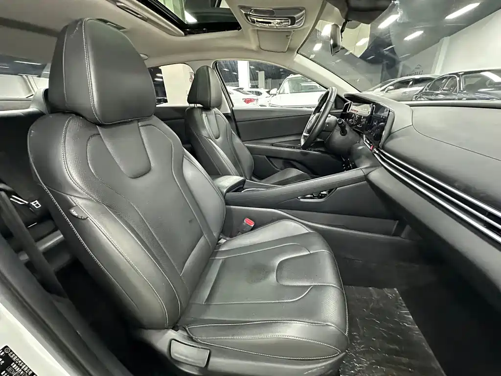 Hyundai Elantra — миниатюра 15