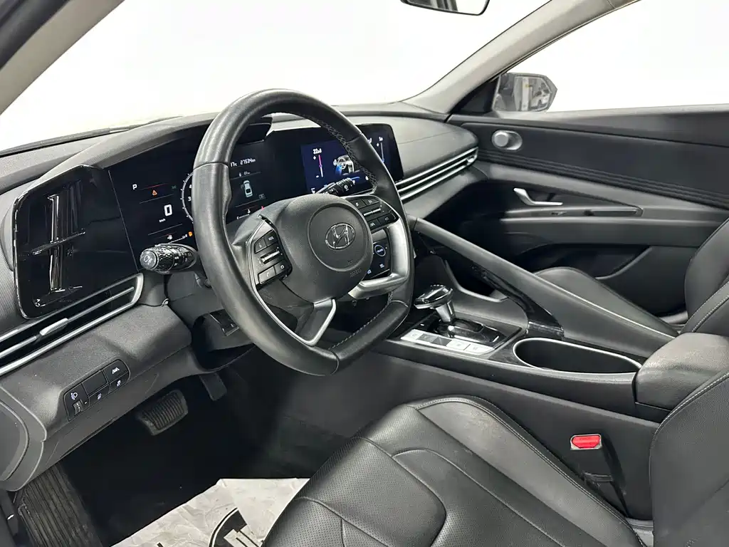 Hyundai Elantra — миниатюра 9