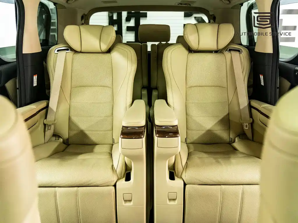Toyota Alphard — миниатюра 10