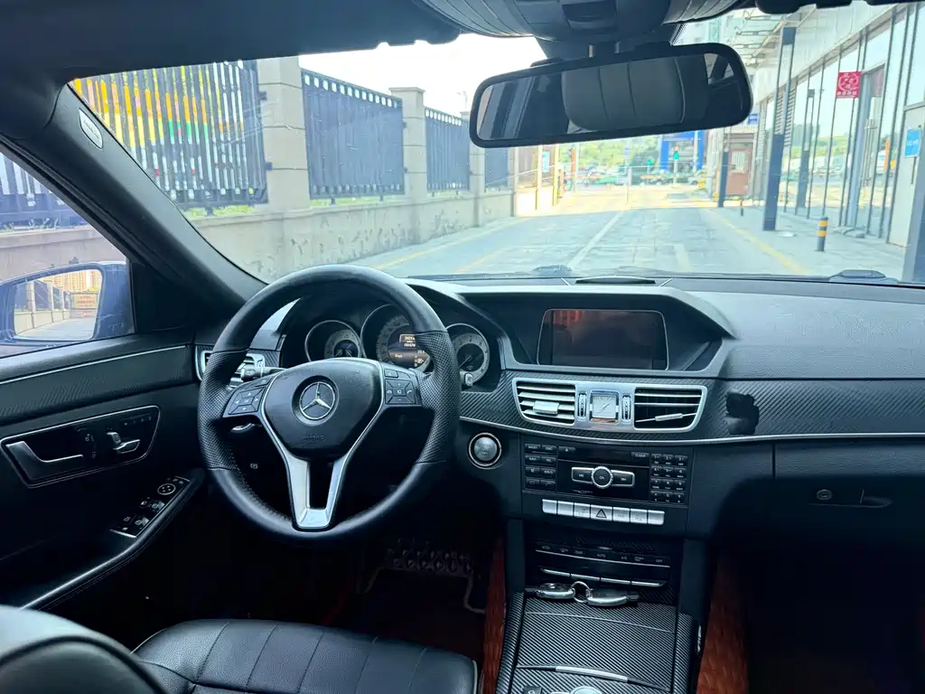Mercedes-Benz E-Class — миниатюра 7