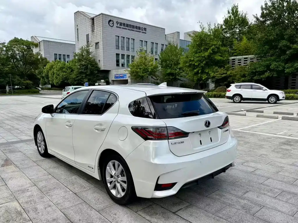 Lexus CT — миниатюра 2