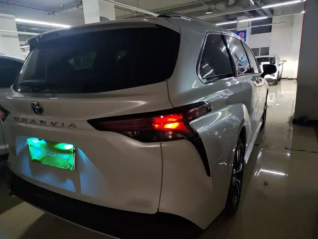 Toyota Granvia 2023 2.5L Luxury
