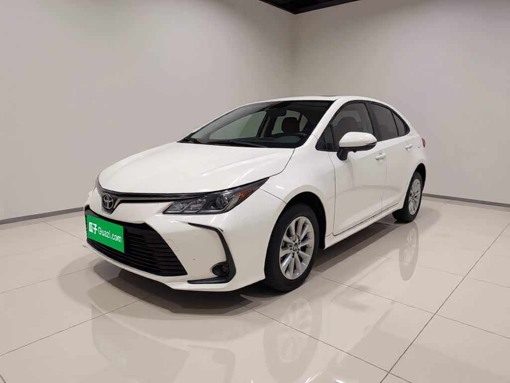 Toyota Corolla 1.2 л 2021 г. Белый, пробег 25800 км