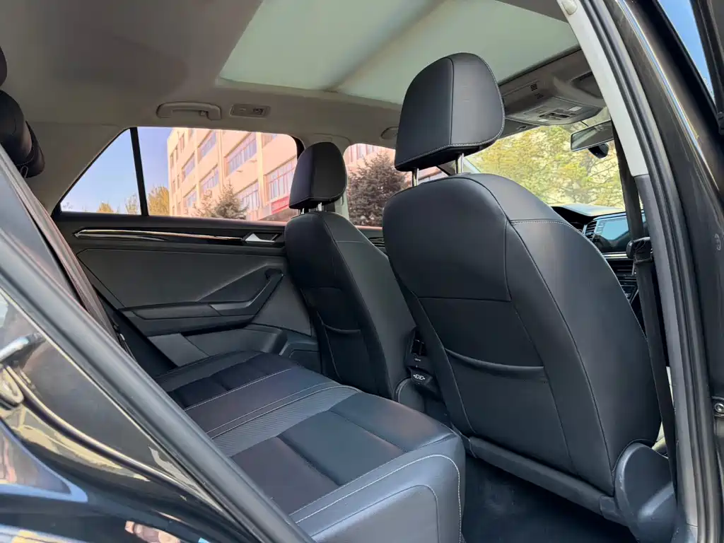 Volkswagen T-Roc — миниатюра 14