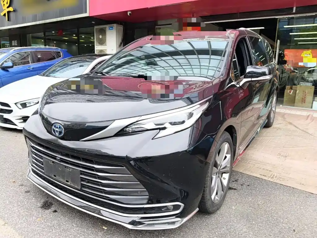 Toyota Sienna — миниатюра 2
