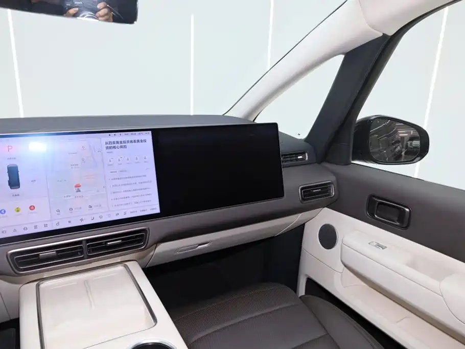 Li Auto Li MEGA — миниатюра 28