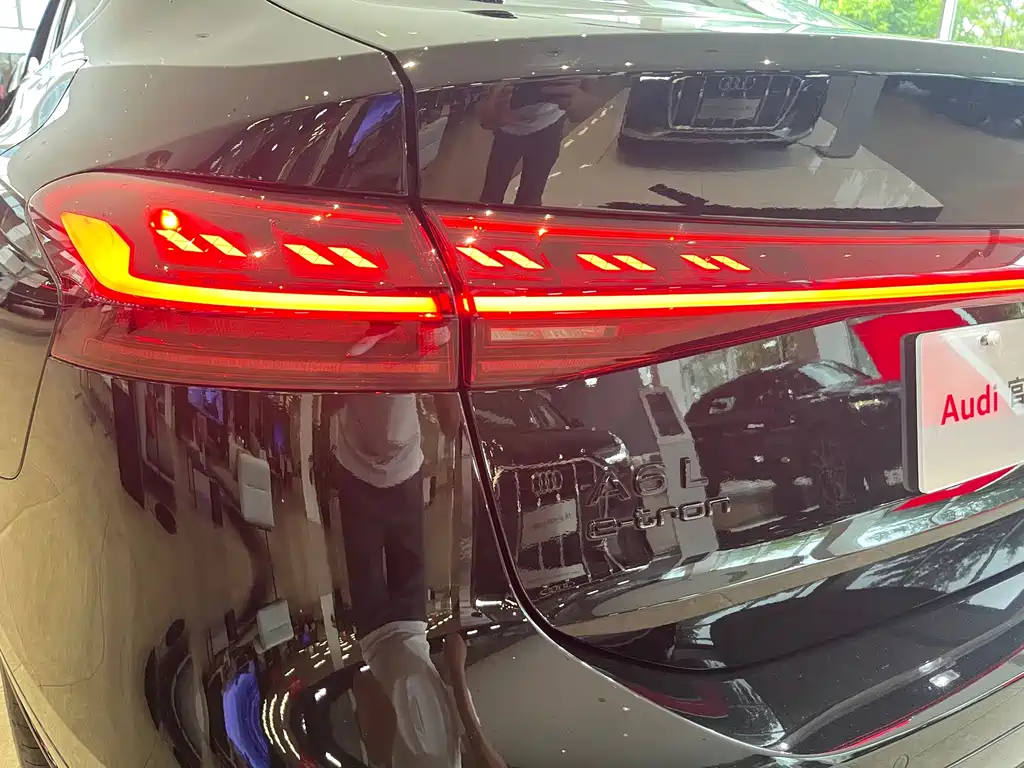 Audi A6L e-tron — миниатюра 15